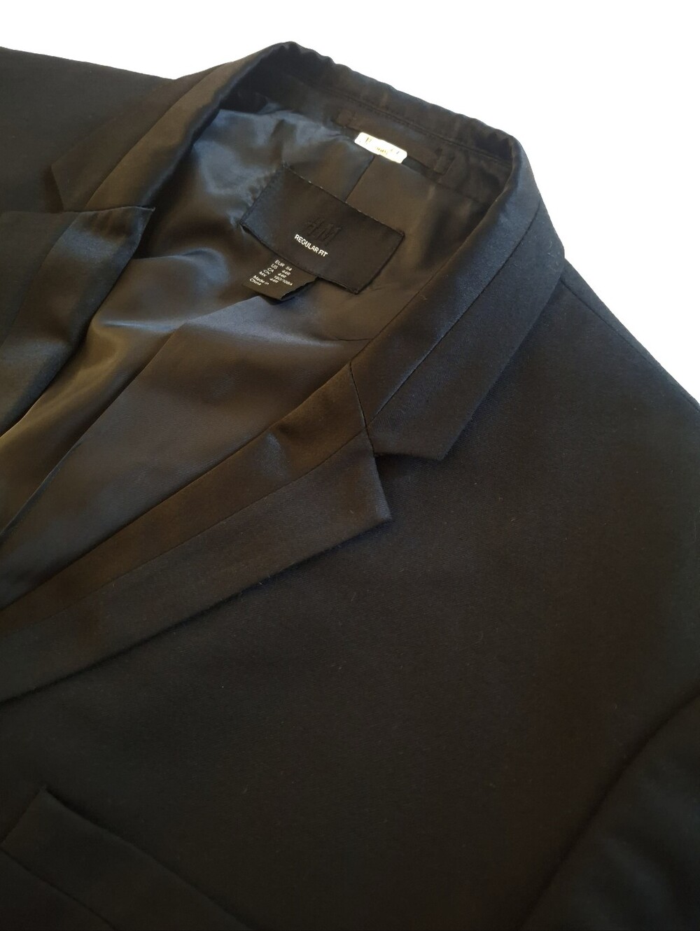 H&M Regular Fit Black Satin Tuxedo Jacket Size: US 44R/EUR 55